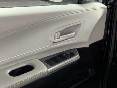 2025 Toyota Sienna LE