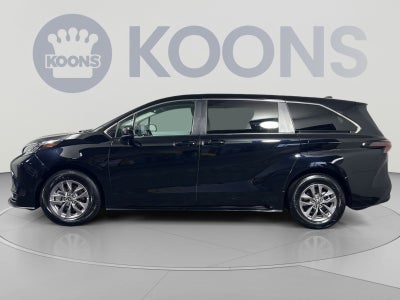 2025 Toyota Sienna LE