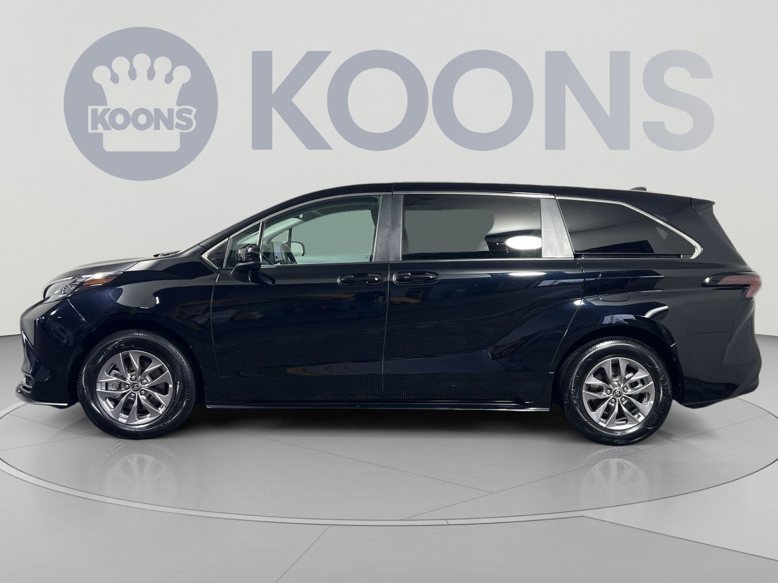 2025 Toyota Sienna LE