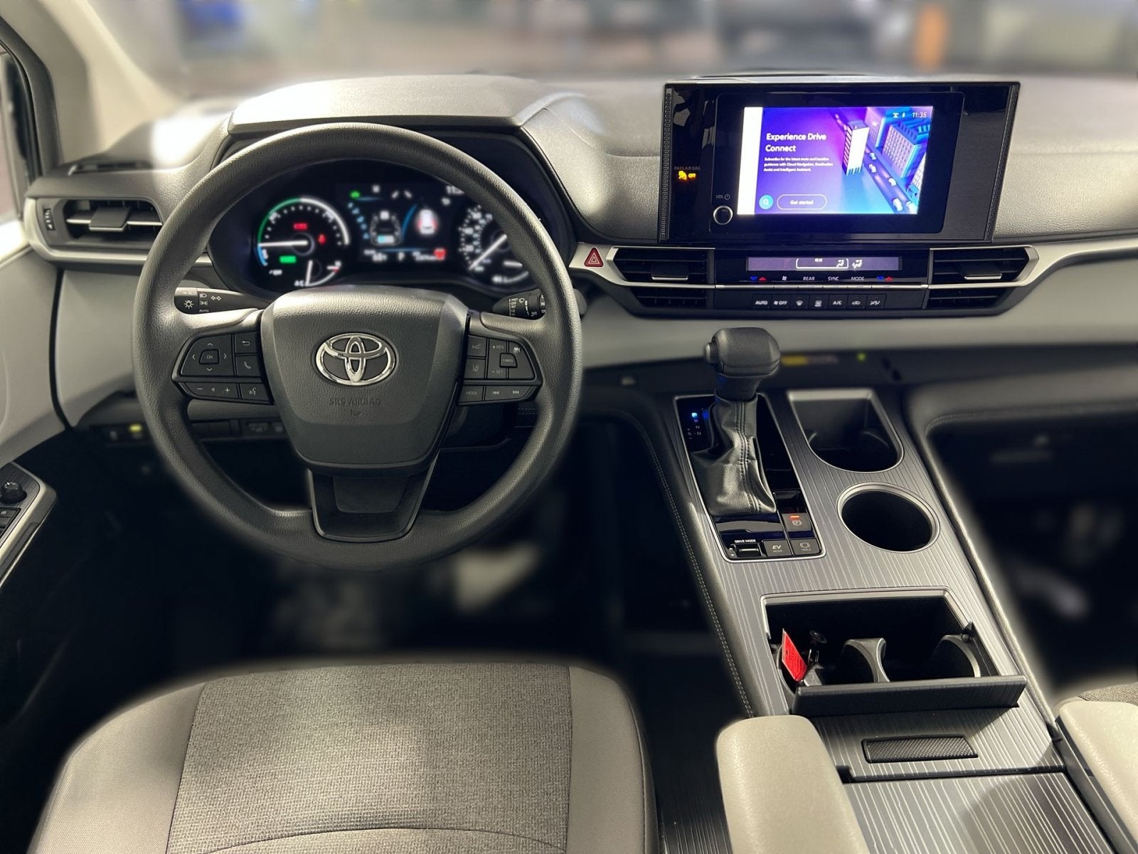 2025 Toyota Sienna LE