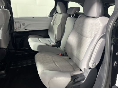 2025 Toyota Sienna LE