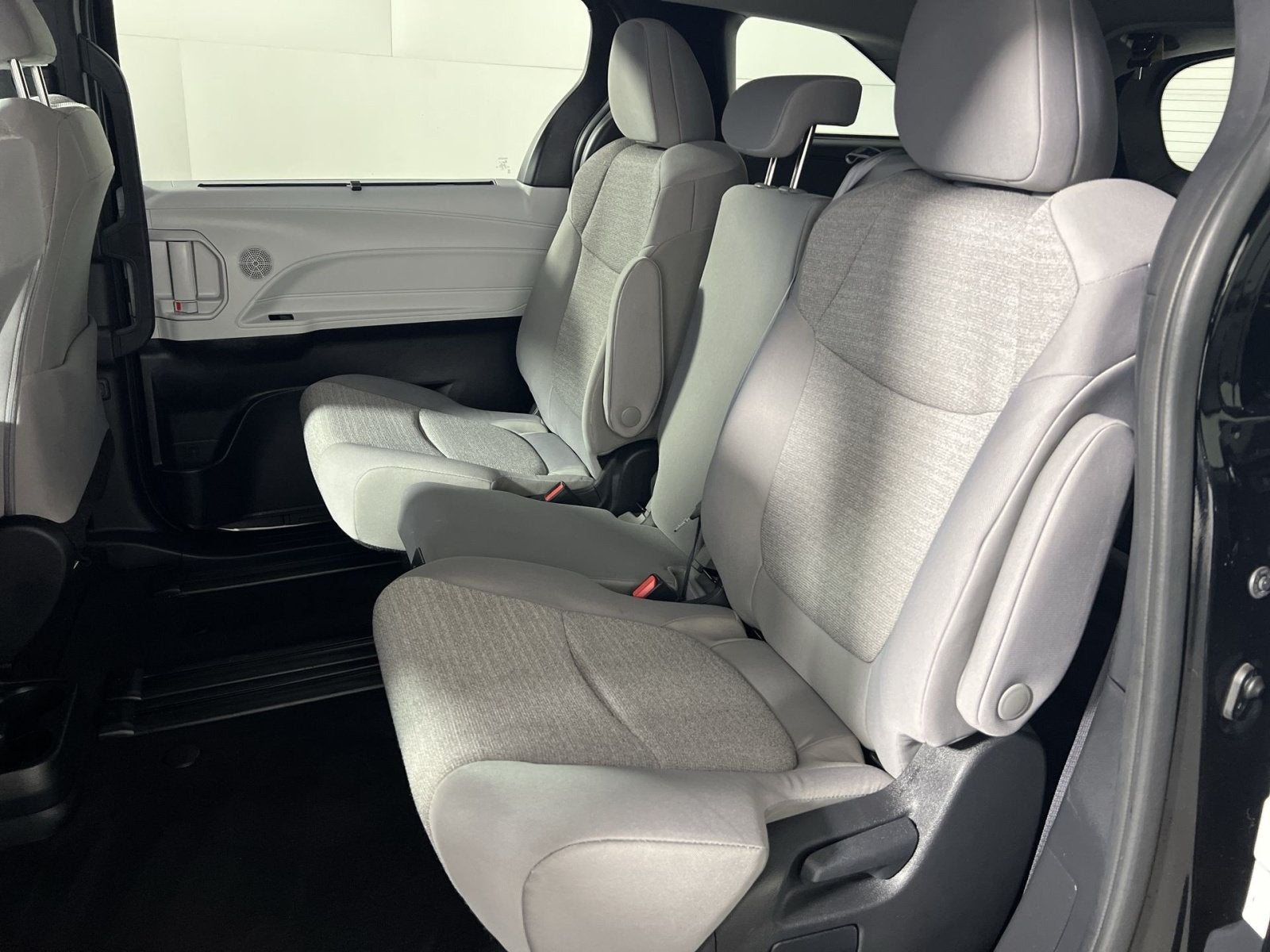 2025 Toyota Sienna LE