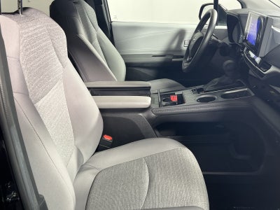 2025 Toyota Sienna LE