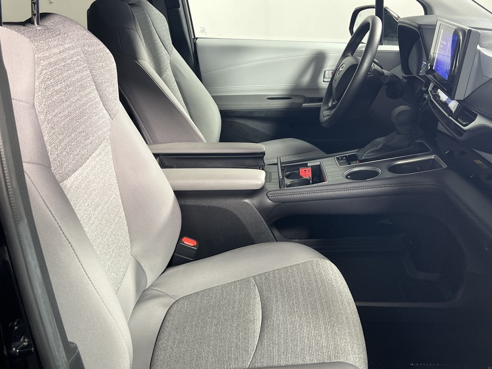 2025 Toyota Sienna LE