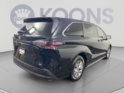 2025 Toyota Sienna LE