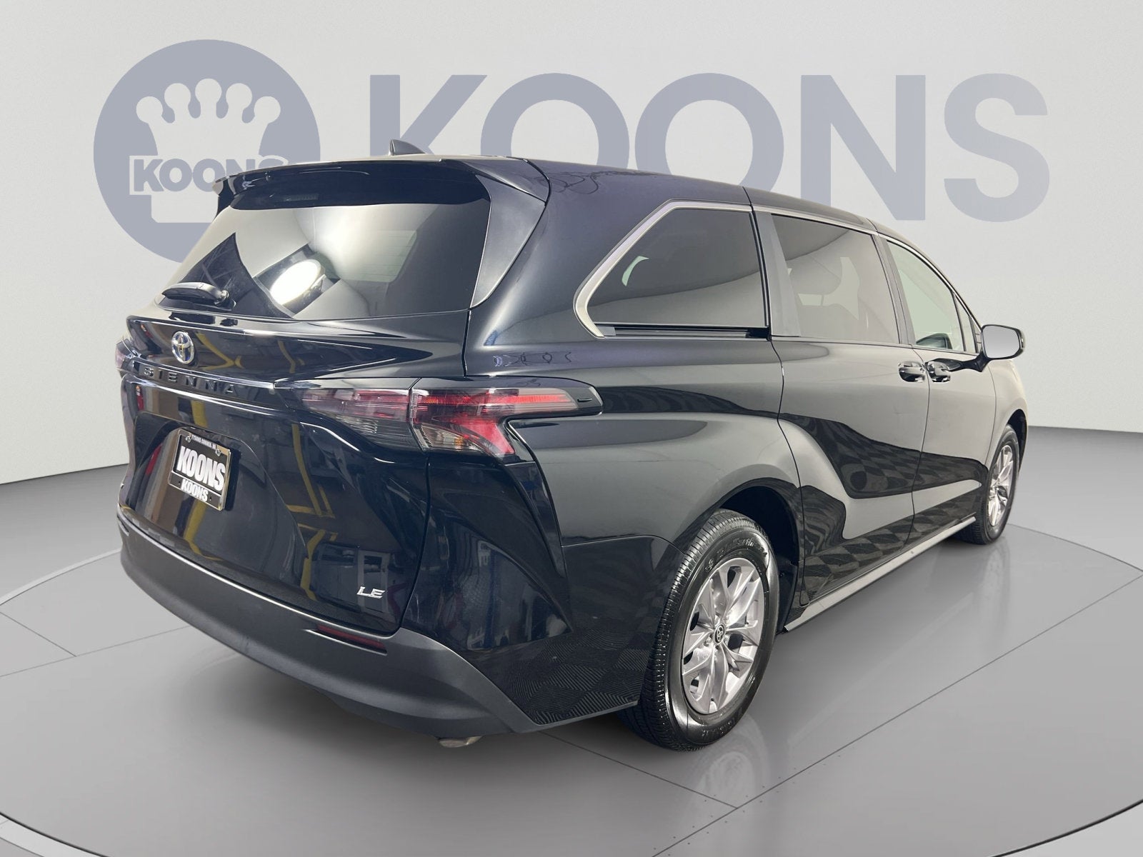 2025 Toyota Sienna LE