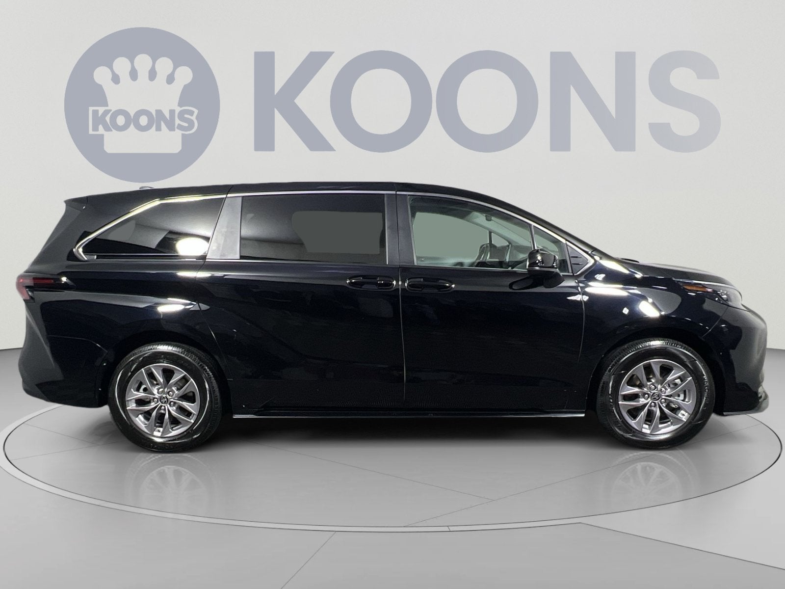 2025 Toyota Sienna LE