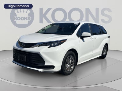 2025 Toyota Sienna LE