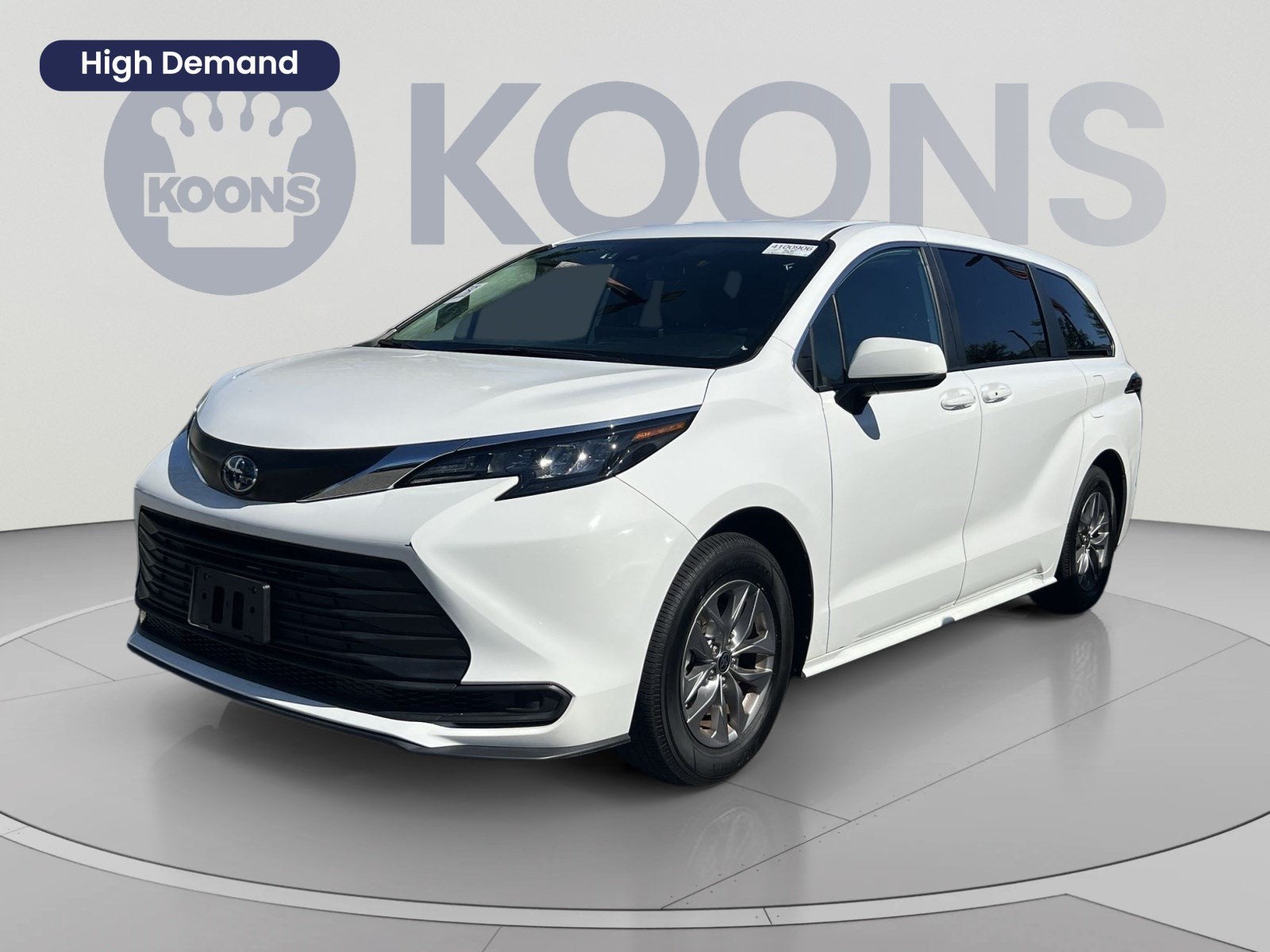 2025 Toyota Sienna LE