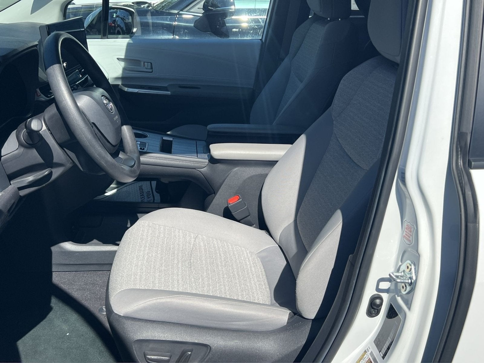 2025 Toyota Sienna LE