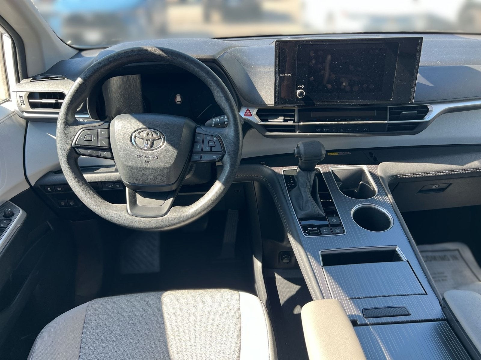 2025 Toyota Sienna LE