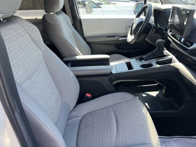 2025 Toyota Sienna LE