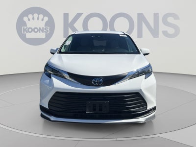 2025 Toyota Sienna LE