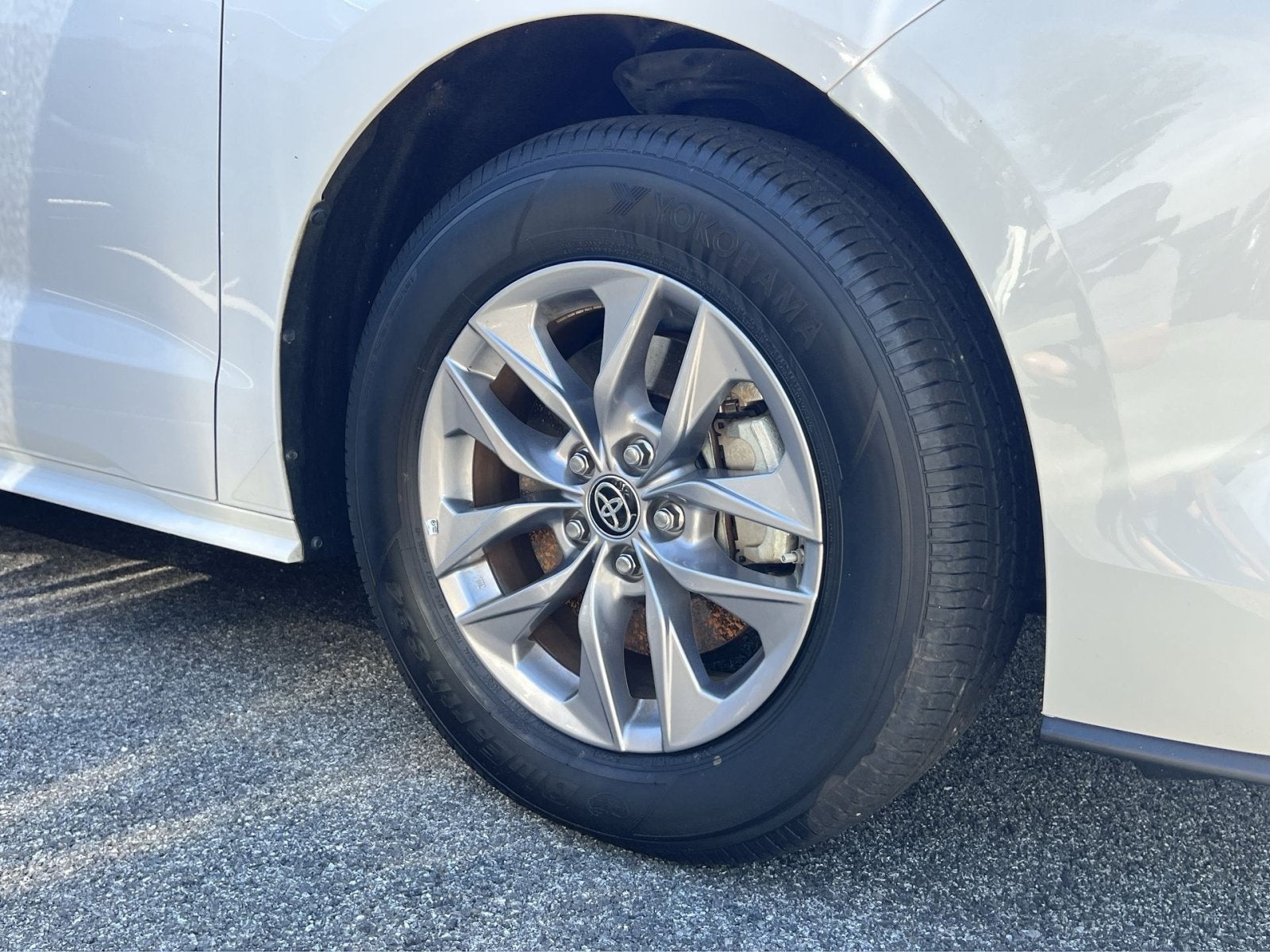 2025 Toyota Sienna LE