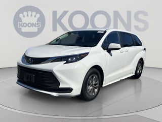 2025 Toyota Sienna LE