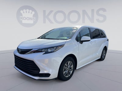 2025 Toyota Sienna LE