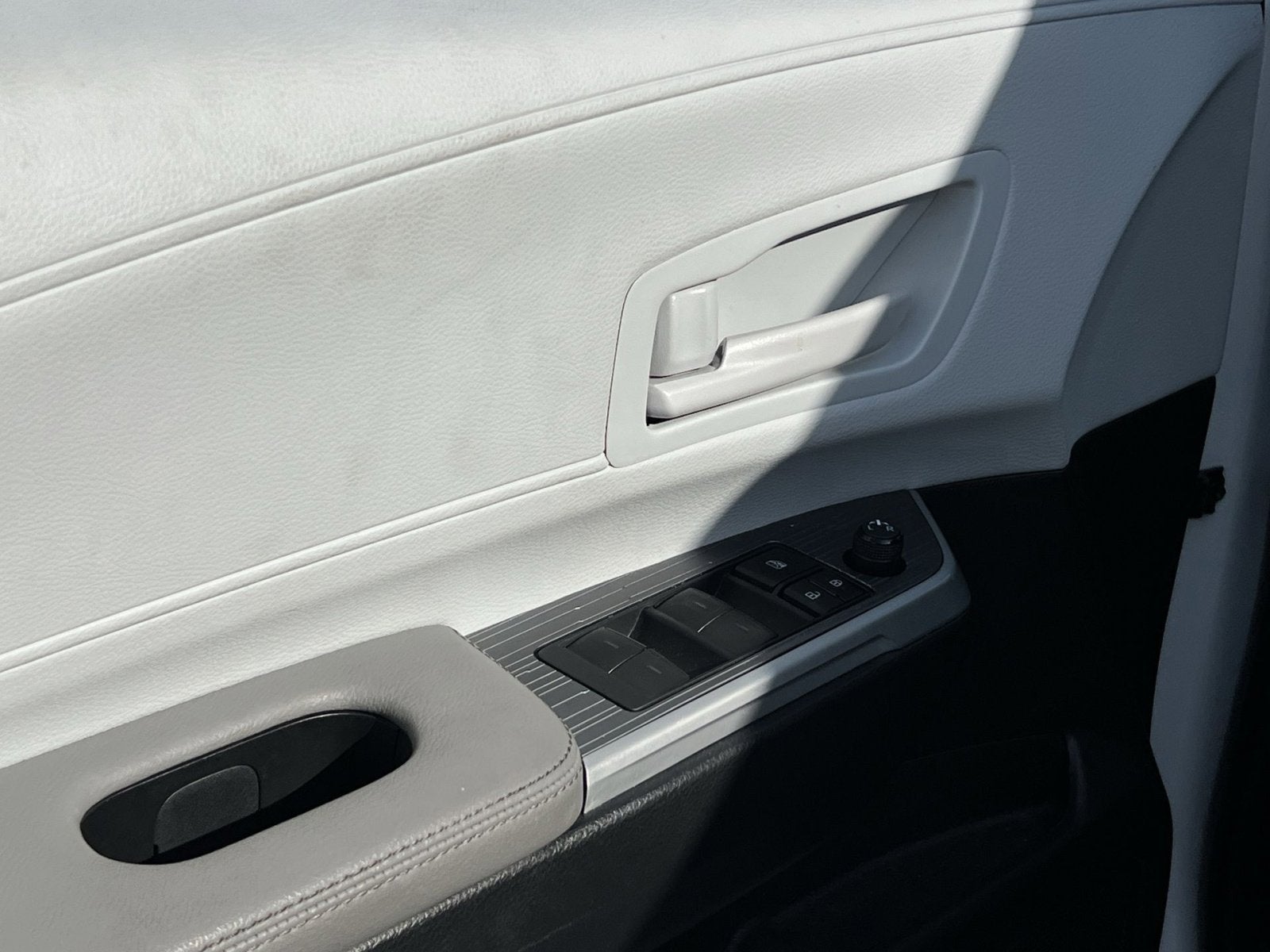 2025 Toyota Sienna LE