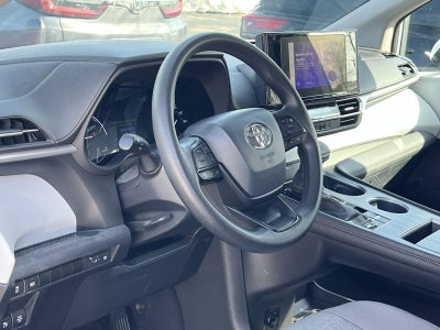 2025 Toyota Sienna LE