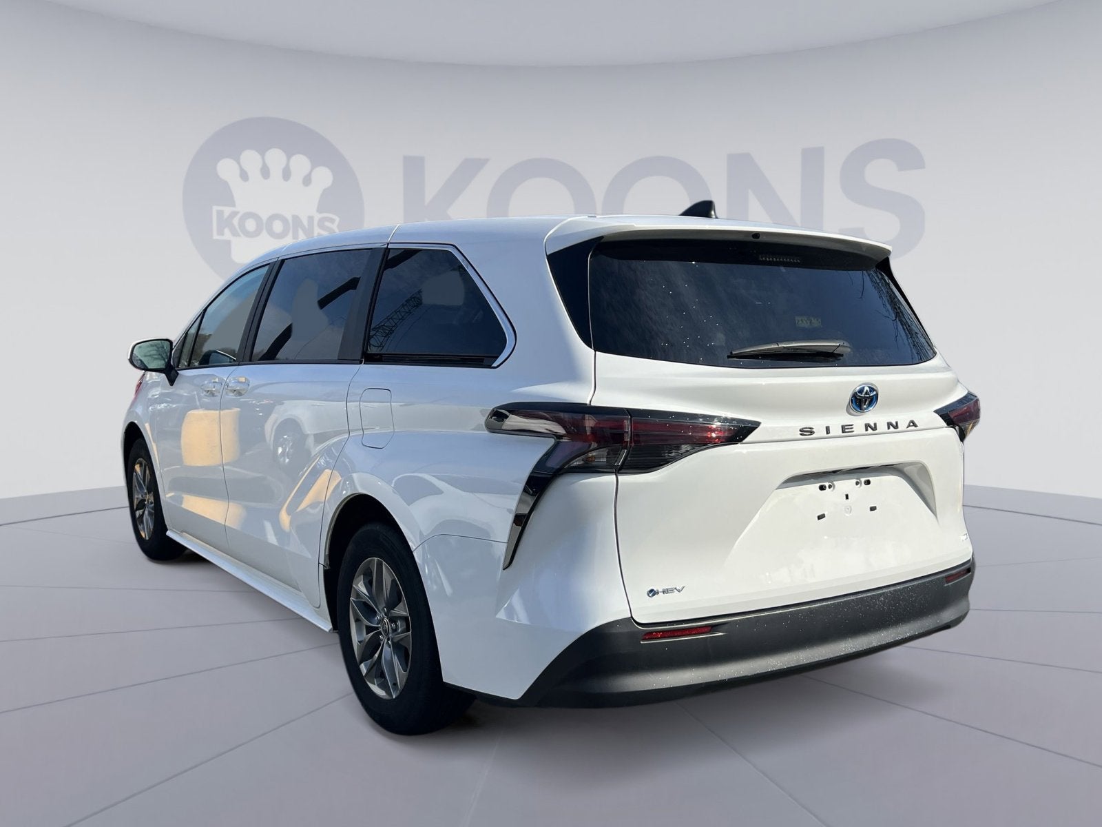 2025 Toyota Sienna LE