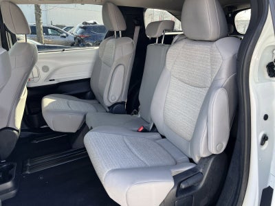 2025 Toyota Sienna LE