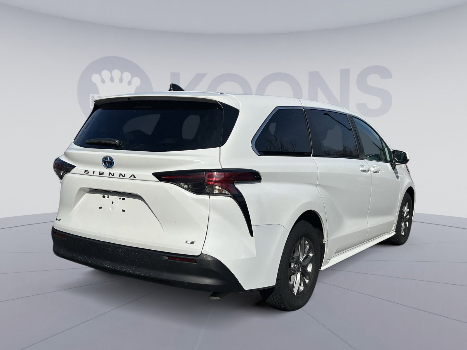 2025 Toyota Sienna LE