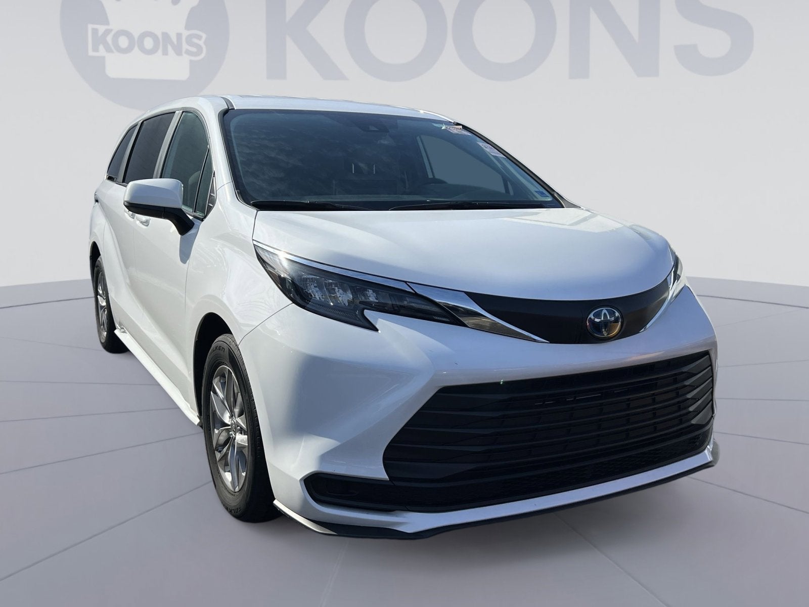 2025 Toyota Sienna LE