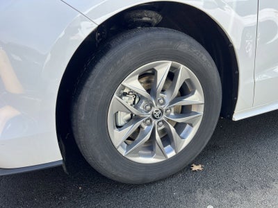 2025 Toyota Sienna LE