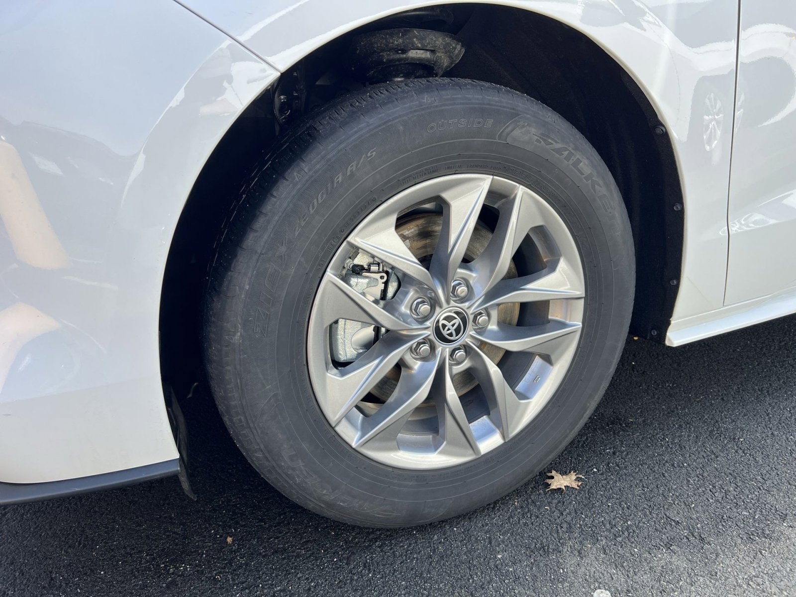 2025 Toyota Sienna LE