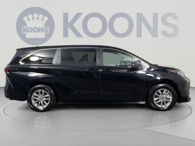 2025 Toyota Sienna LE