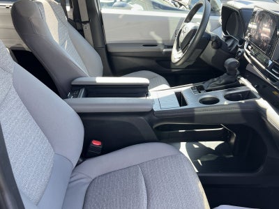 2025 Toyota Sienna LE