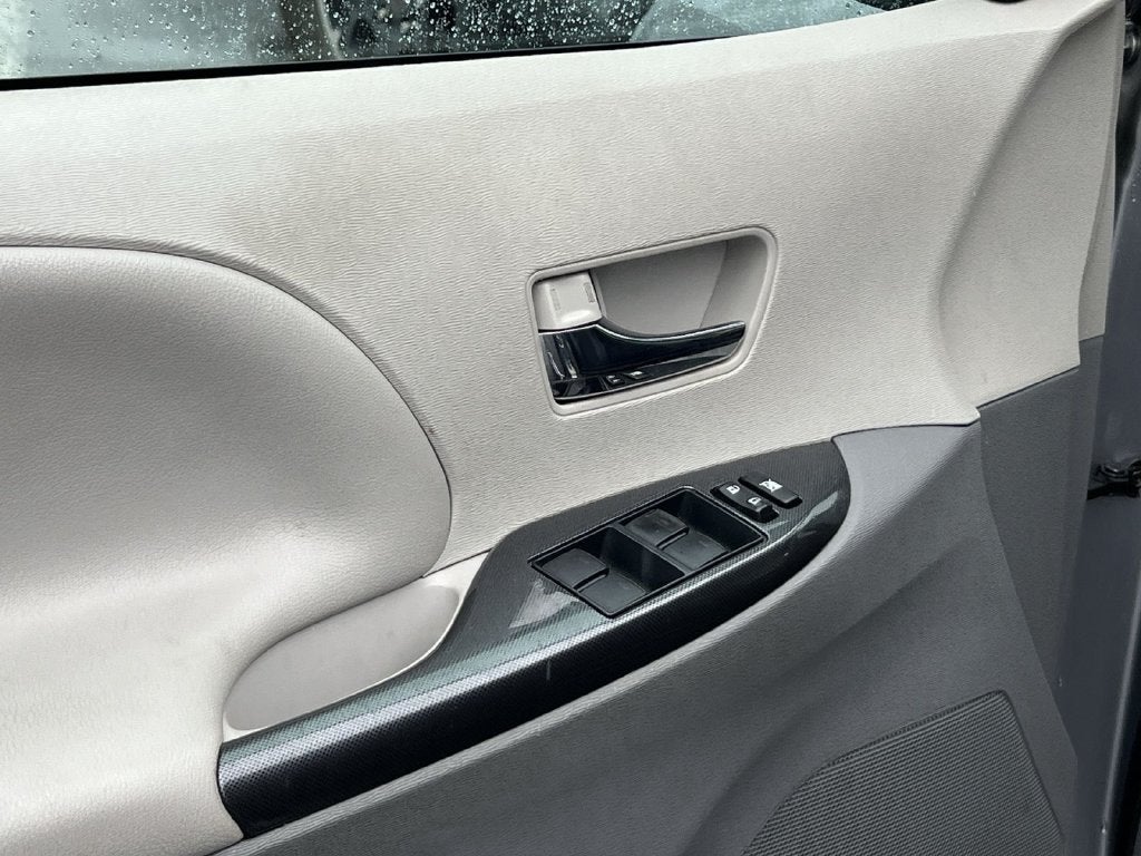 2011 Toyota Sienna SE