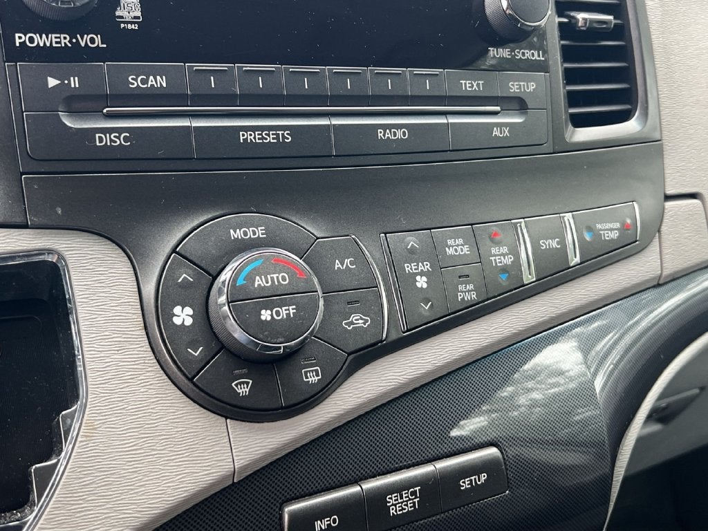 2011 Toyota Sienna SE
