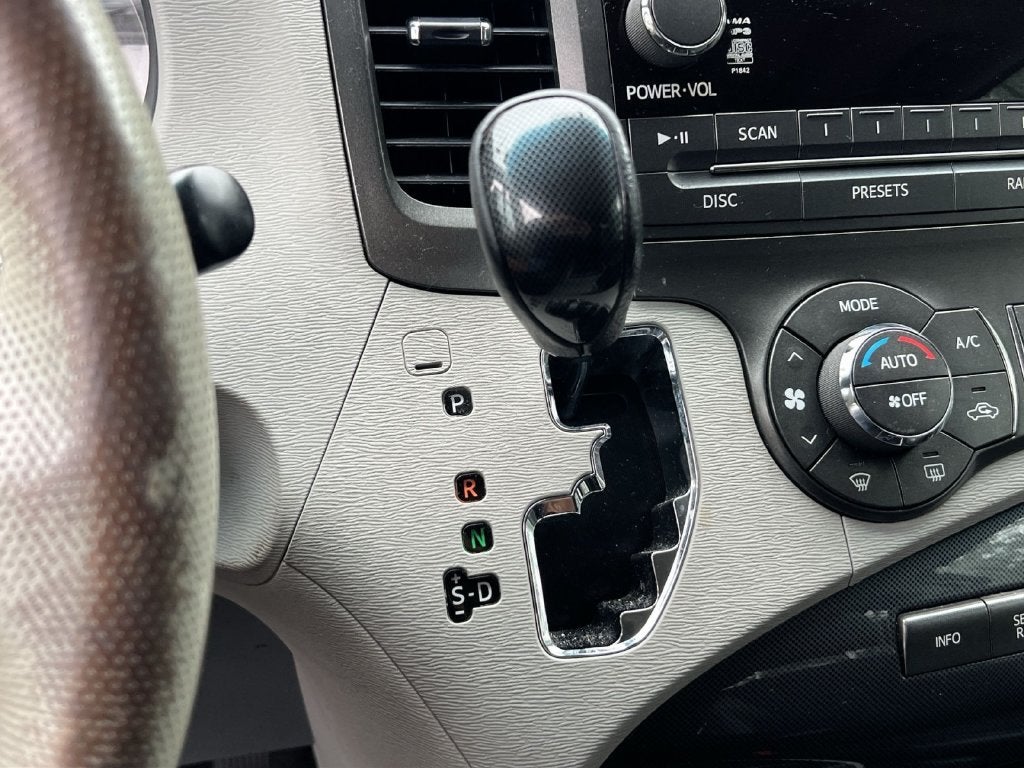 2011 Toyota Sienna SE