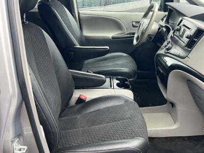 2011 Toyota Sienna SE