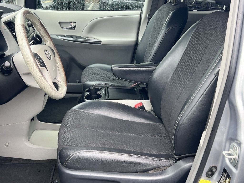 2011 Toyota Sienna SE