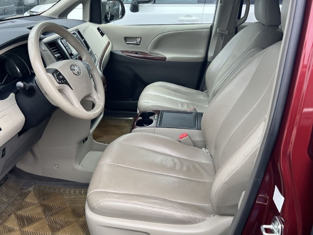 2013 Toyota Sienna XLE