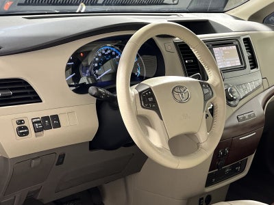 2013 Toyota Sienna XLE