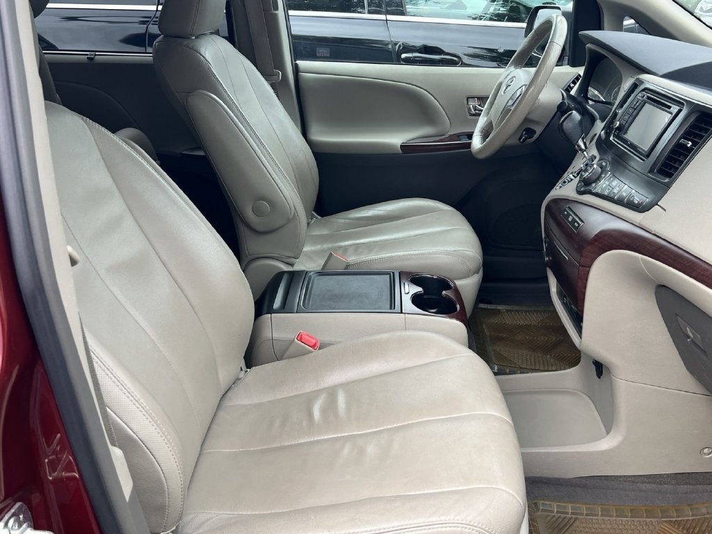 2013 Toyota Sienna XLE