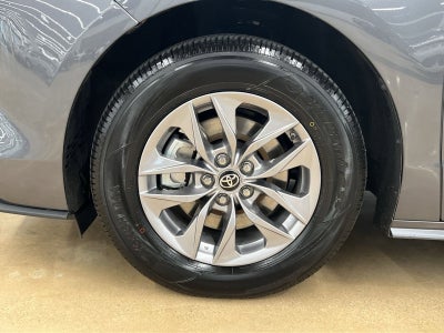 2025 Toyota Sienna XLE