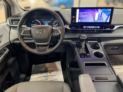 2025 Toyota Sienna XLE