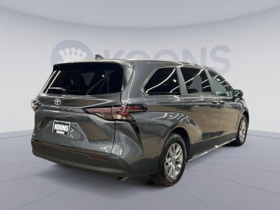 2025 Toyota Sienna XLE