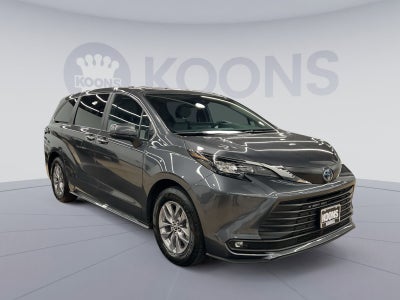 2025 Toyota Sienna XLE