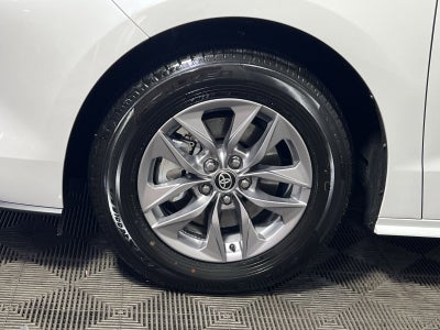 2025 Toyota Sienna XLE