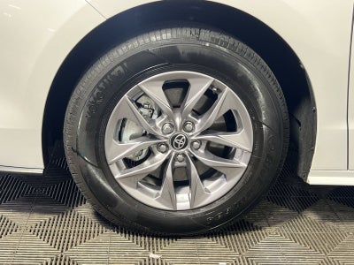 2025 Toyota Sienna XLE