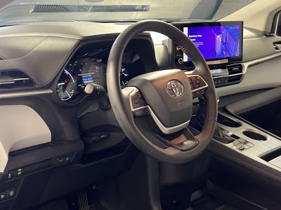 2025 Toyota Sienna XLE