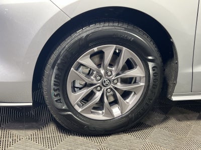2023 Toyota Sienna XLE