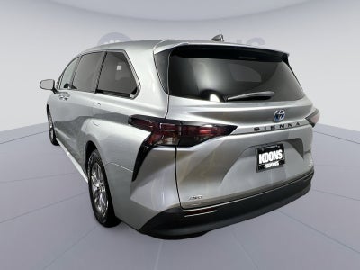 2023 Toyota Sienna XLE