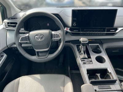 2025 Toyota Sienna XLE