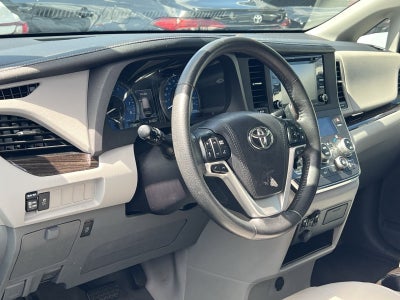 2018 Toyota Sienna XLE