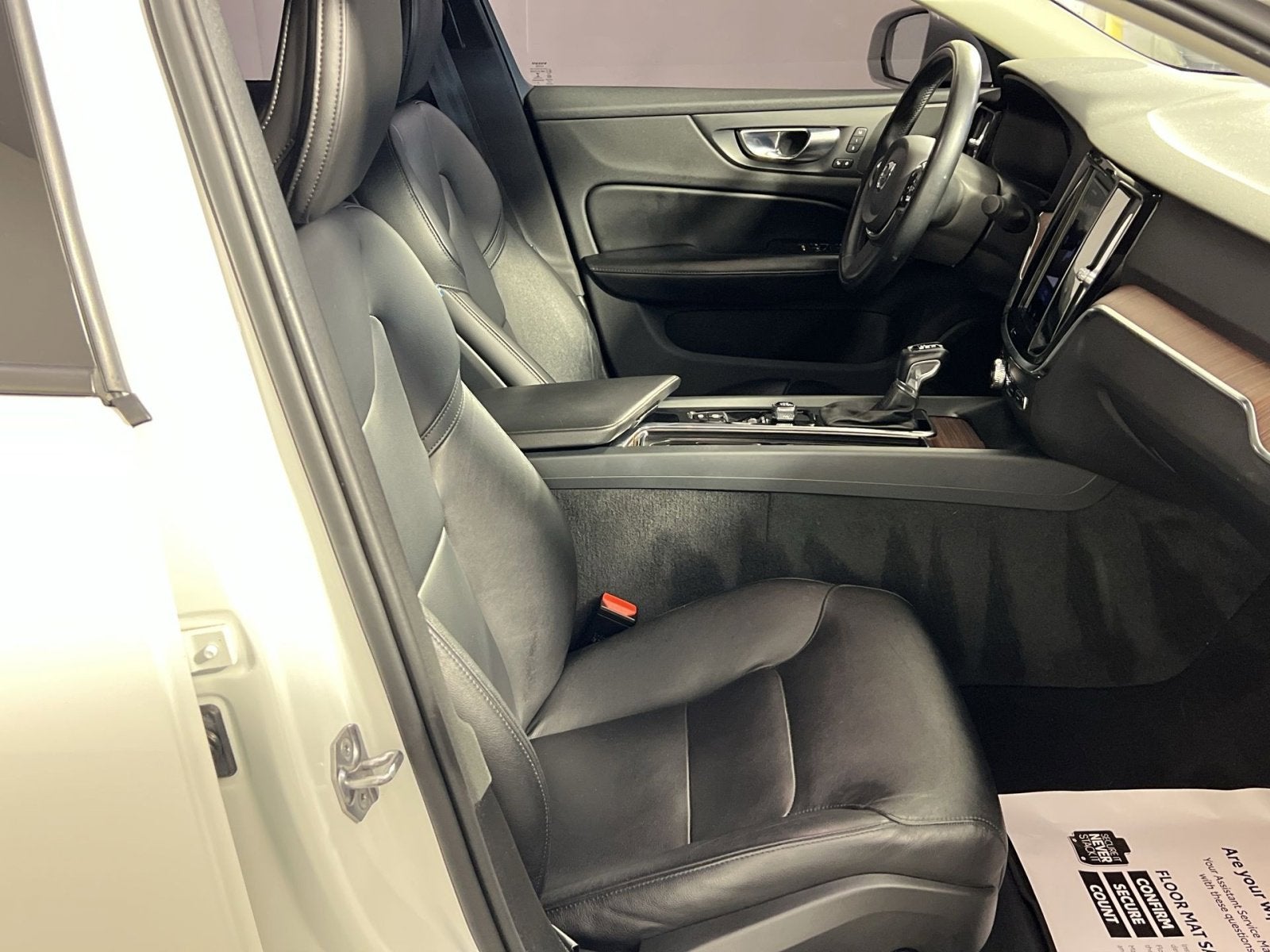 2021 Volvo S60 T6 Momentum
